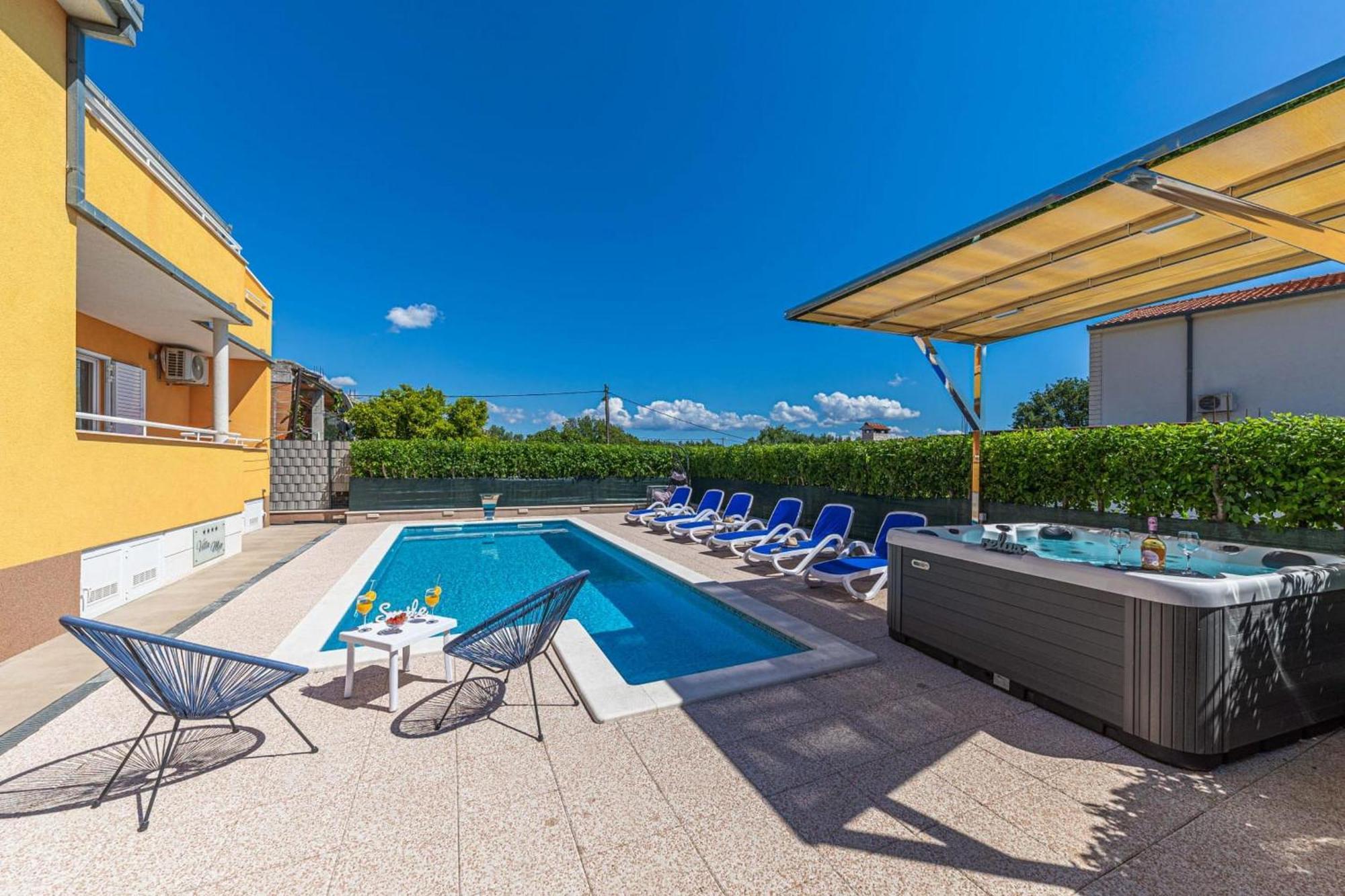 Вилла Yellow With Heated Pool *